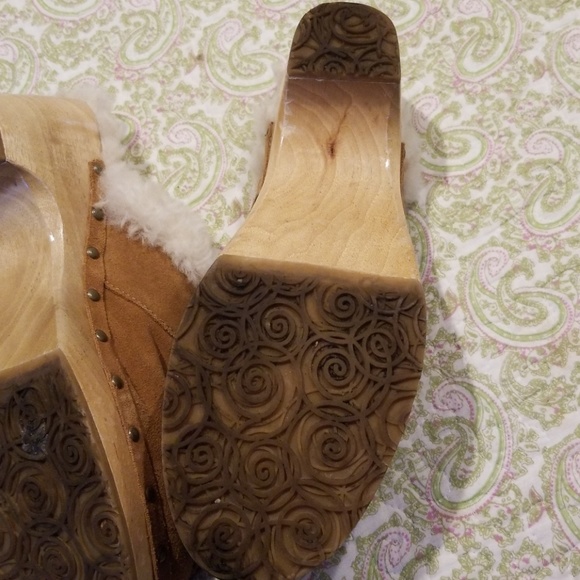 UGG CLOGS - Picture 2 of 2